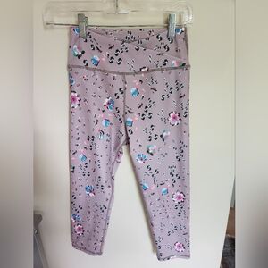 Becco Capri Athletic Leggings In Lavender with Floral Print Size Medium